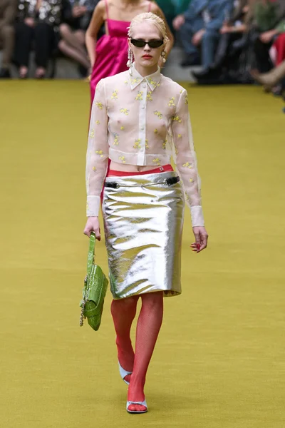 Look 25